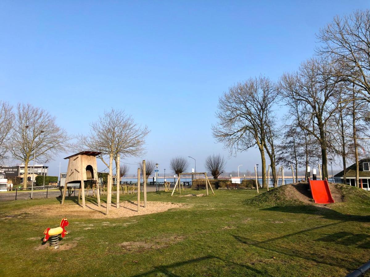 Bed And Breakfast De Biesbosch - In 'T Riet Drimmelen Εξωτερικό φωτογραφία